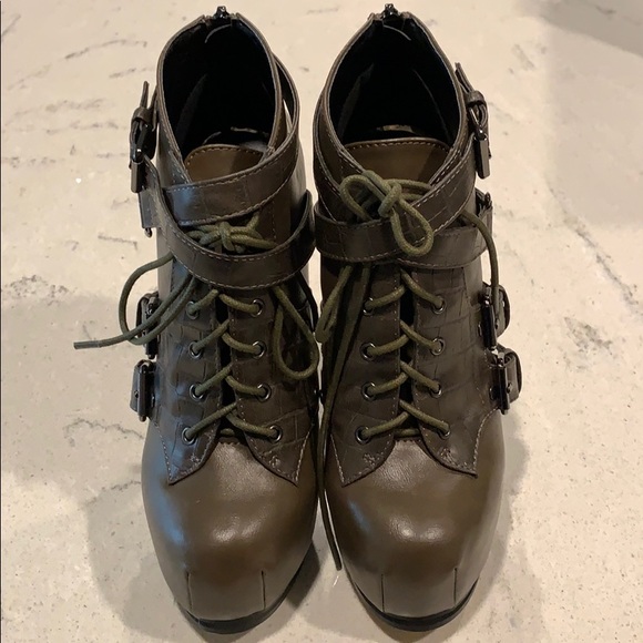 Scene Heeled Booties - Picture 4 of 7